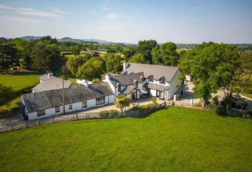 كابينة, The Briers Country House