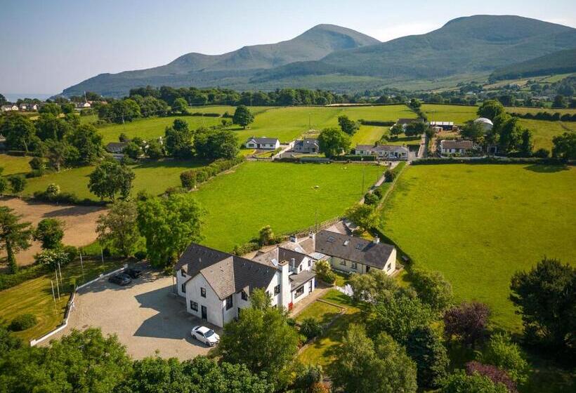 كابينة, The Briers Country House