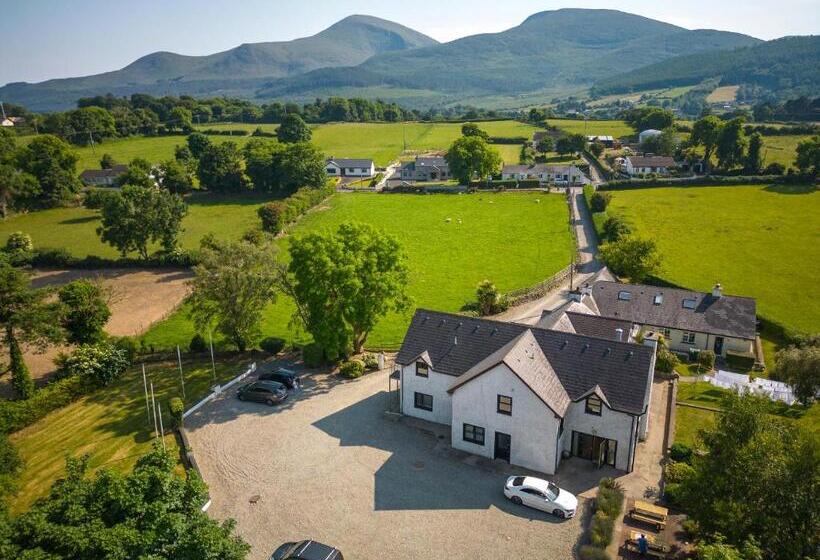 كابينة, The Briers Country House