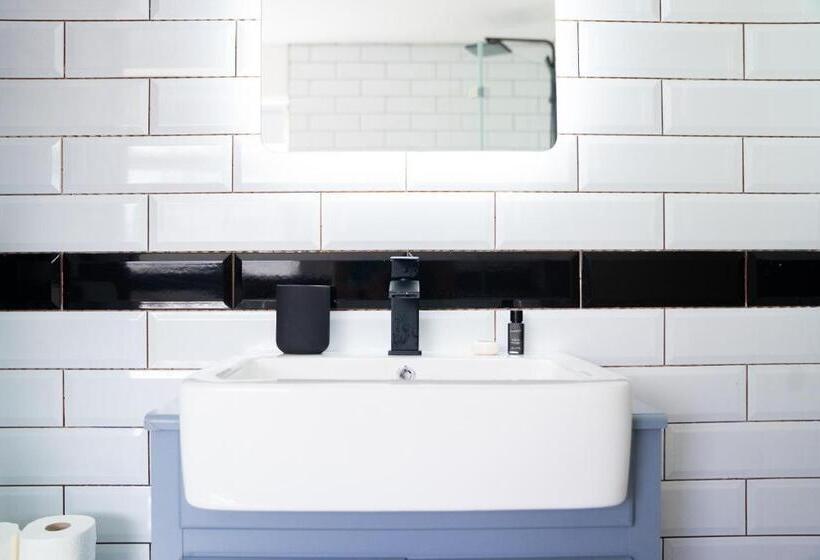 كابينة, The Briers Country House