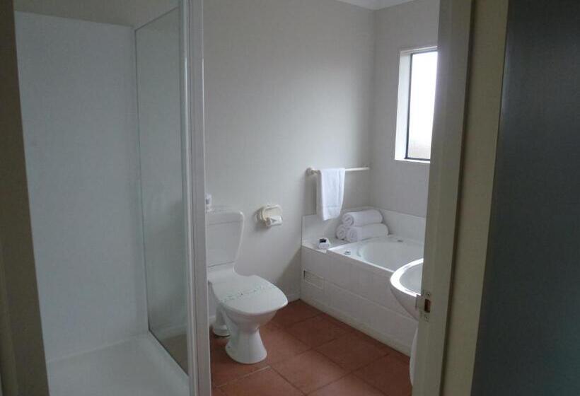 דירת חדר, Tudor Lodge Motel