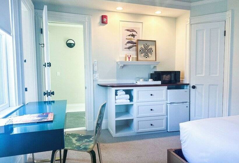 חדר סטנדרט, Centerboard