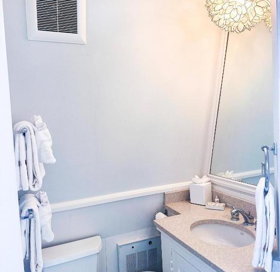 חדר סטנדרט, Centerboard