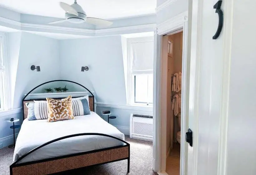 اتاق استاندارد, The Centerboard Nantucket
