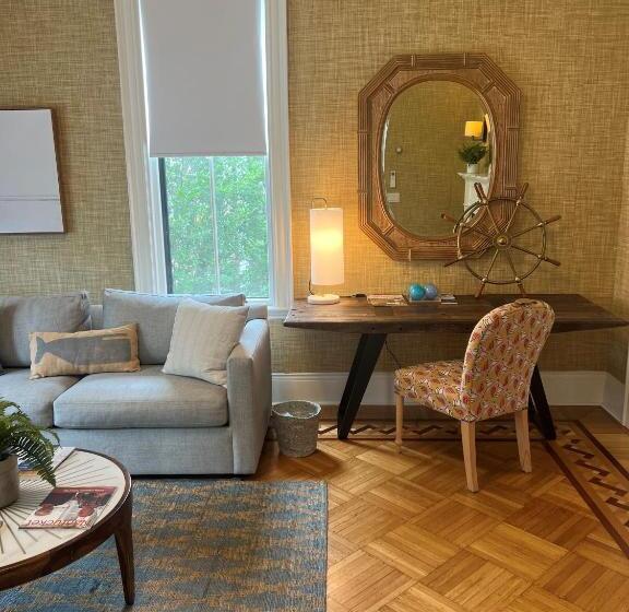 מיטת קינג בסוויטה, Centerboard