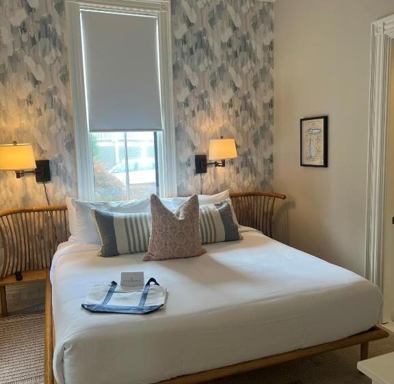 מיטת קינג בסוויטה, Centerboard