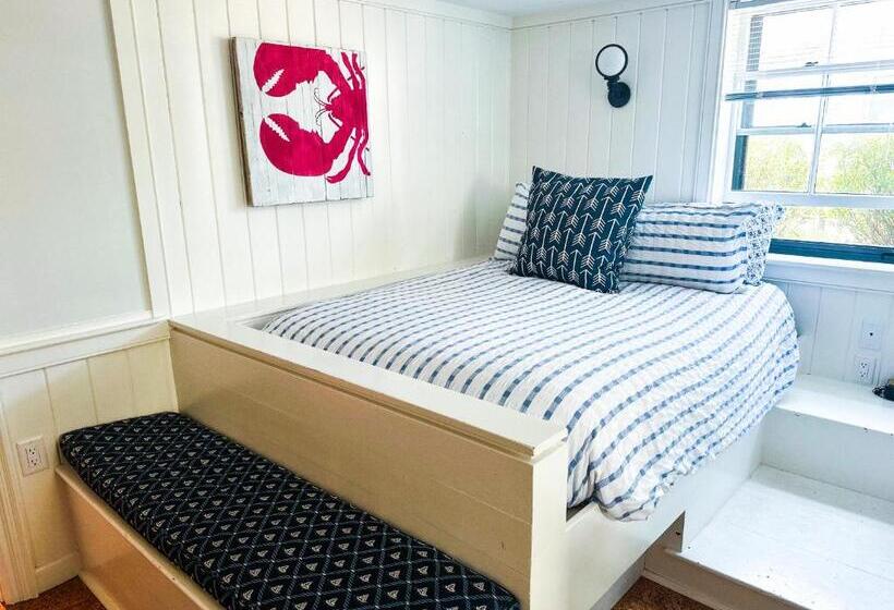 디럭스 스위트 킹 침대, Centerboard