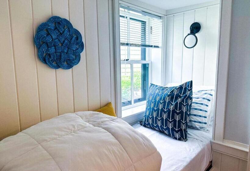 חדר דלוקס עם מיטת קינג, Centerboard