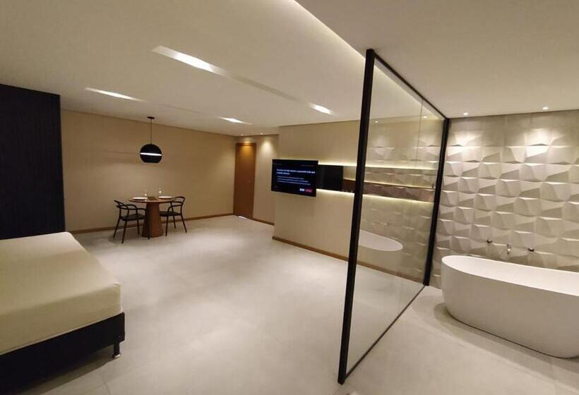 סוויטה עם ג'קוזי, Motel Up