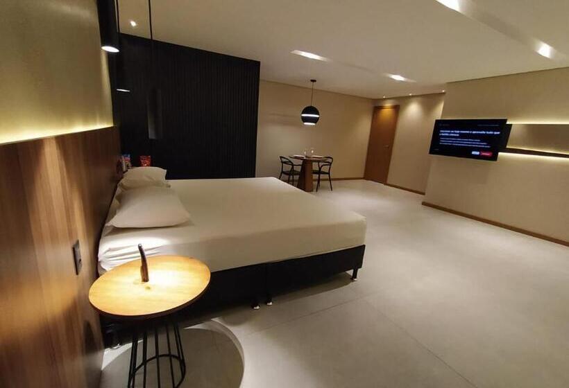 סוויטה עם ג'קוזי, Motel Up