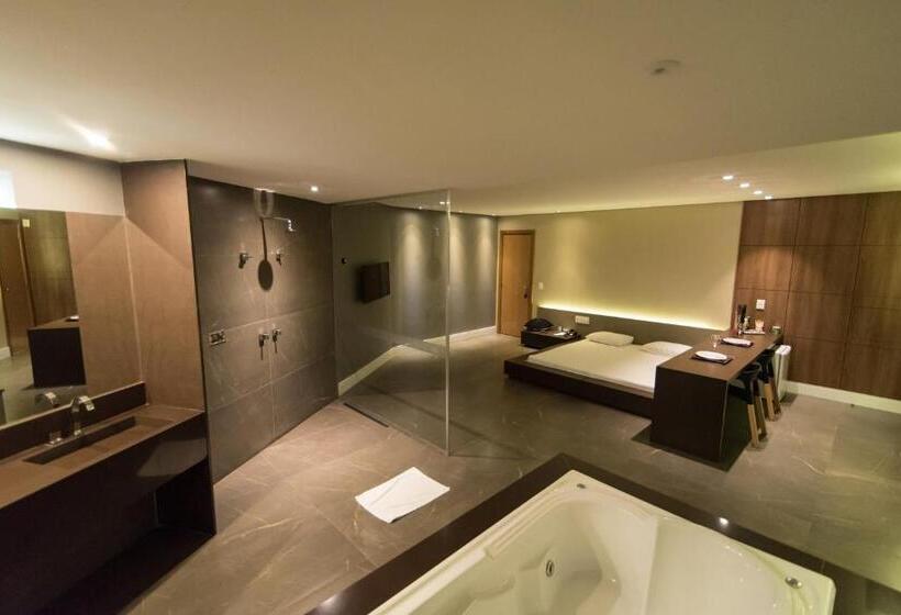 סוויטה עם ג'קוזי, Motel Up