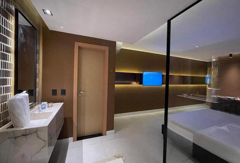 סוויטה אקזקיוטיב, Motel Up