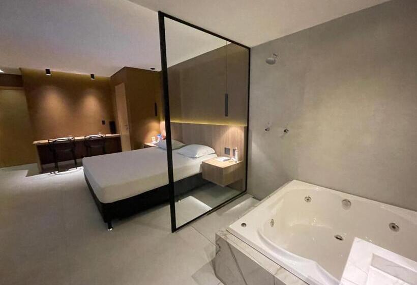 סוויטה אקזקיוטיב, Motel Up