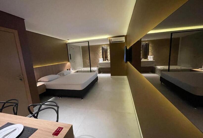 סוויטה אקזקיוטיב, Motel Up