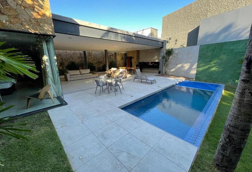 סוויטה נשיאותית, Motel Up