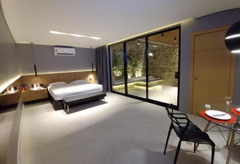 חדר סטנדרט, Motel Up