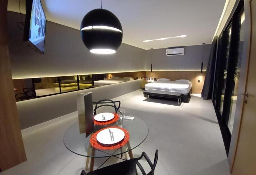 חדר סטנדרט, Motel Up