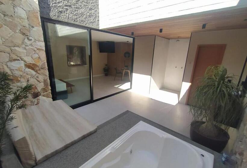 חדר סטנדרט, Motel Up