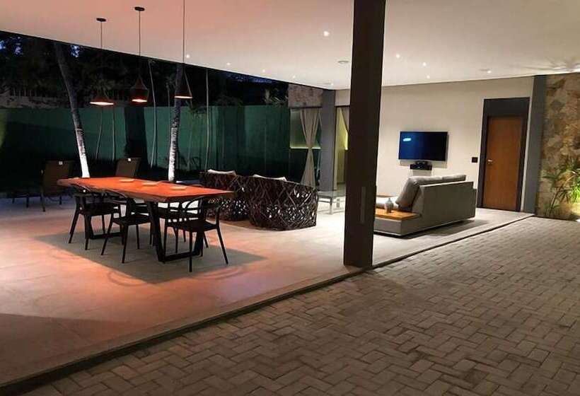 חדר סטנדרט, Motel Up