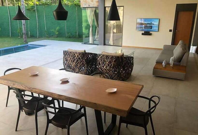 חדר סטנדרט, Motel Up