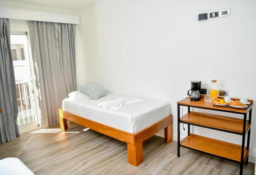 اتاق استاندارد سه نفره, Honky Tonk Punta Cana