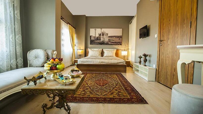 اتاق لوکس با بالکن, Million Old City Apartment