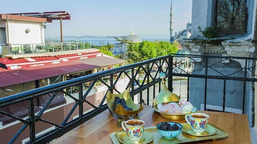 اتاق لوکس با بالکن, Million Old City Apartment