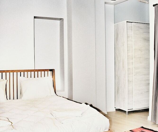 اتاق استاندارد, Million Old City Apartment