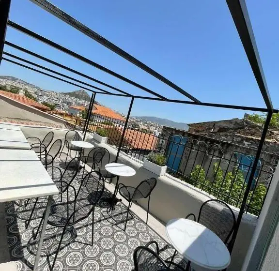 اتاق لوکس با تخت بزرگ, Acron Athens