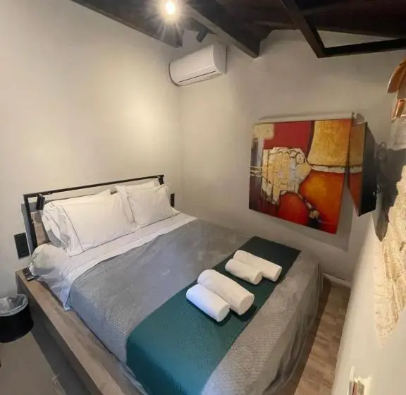 اتاق اکونومی یک تخته, Acron Athens