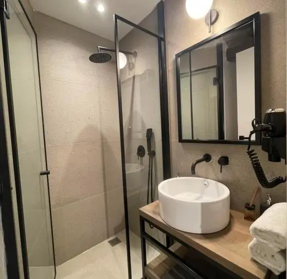 اتاق اکونومی یک تخته, Acron Athens