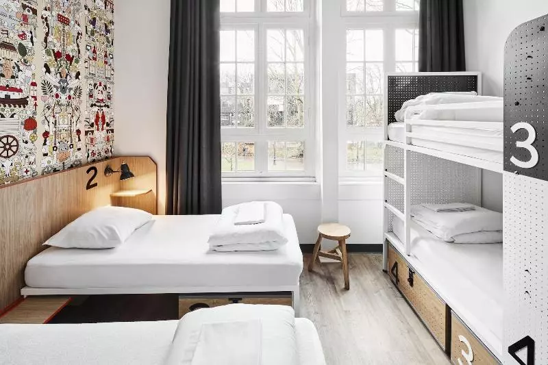 デラックスルーム, Generator Amsterdam