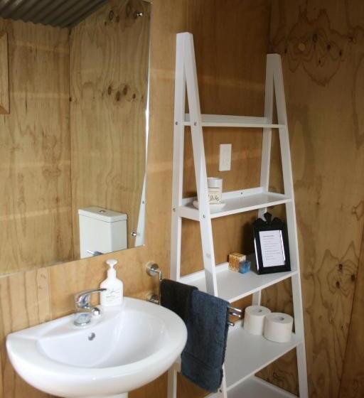 غرفة قياسية مطلّة علي البحر, The Lighthouse Lookout