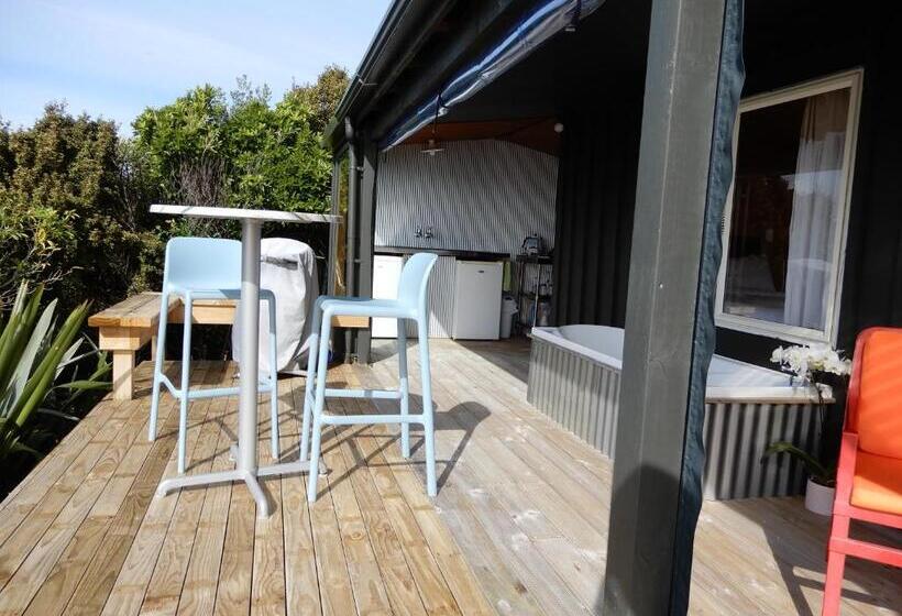 غرفة قياسية مطلّة علي البحر, The Lighthouse Lookout