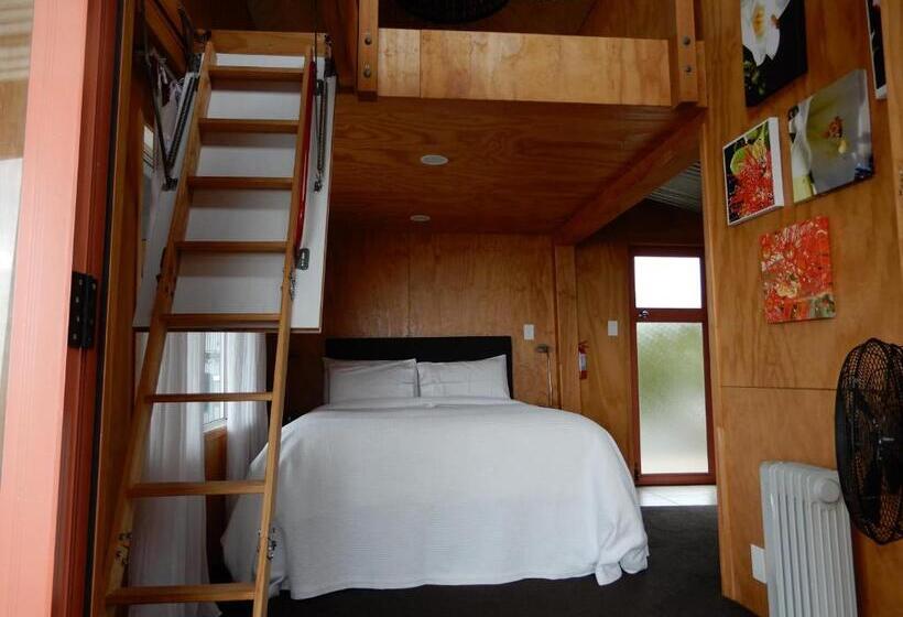 غرفة قياسية مطلّة علي البحر, The Lighthouse Lookout