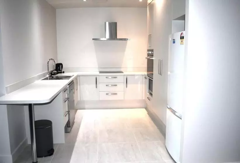 3ベッドルームアパートメント, 6 On Adams