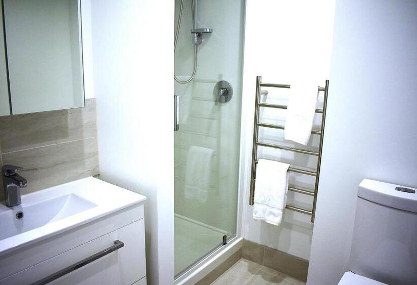 침실 3개 아파트, 6 On Adams