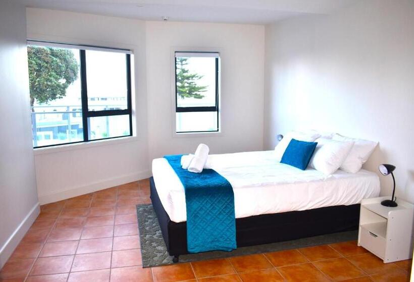 침실 3개 아파트, 6 On Adams