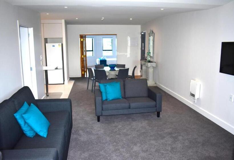 침실 3개 아파트, 6 On Adams