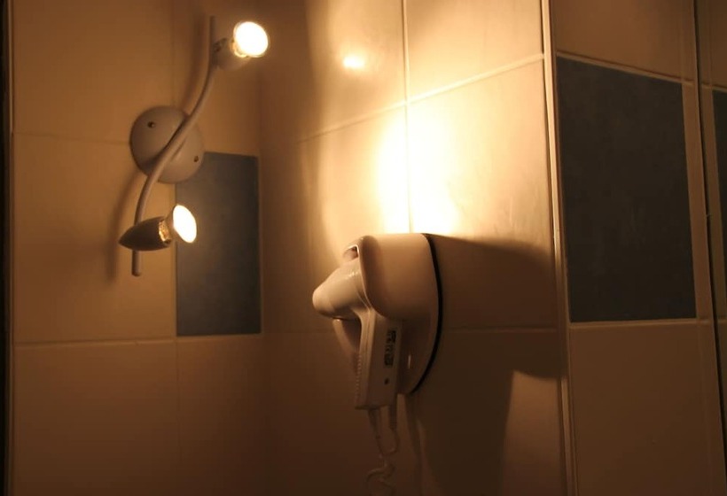 غرفة عائلية, Agape Hotel Niort  Bessines