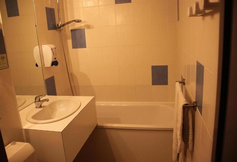 غرفة عائلية, Agape Hotel Niort  Bessines