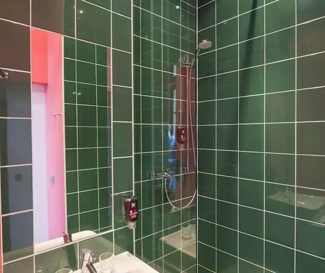 スタンダードトリプルルーム, Ambassador Hotel Frankfurt