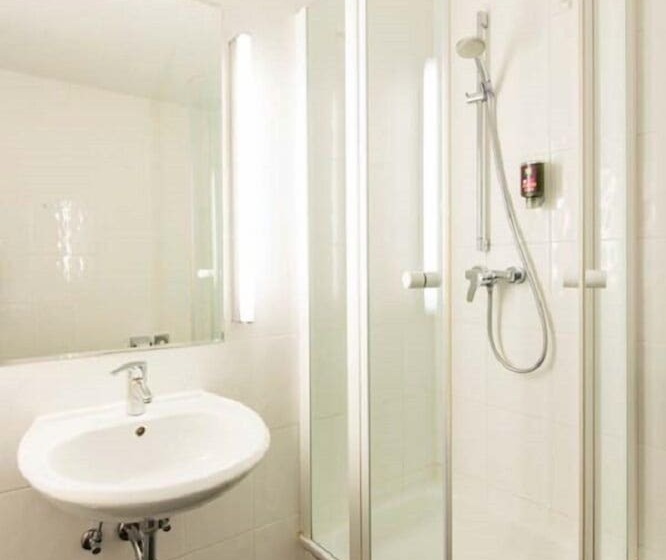 اتاق استاندارد یک نفره, Ambassador Hotel Frankfurt