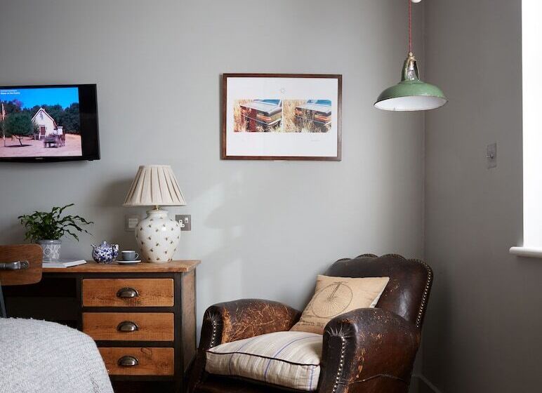 اتاق استاندارد, Artist Residence London