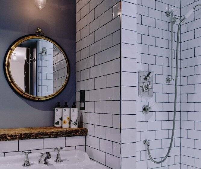 اتاق لوکس, Artist Residence London
