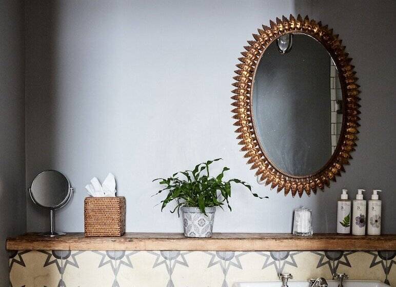 اتاق لوکس, Artist Residence London