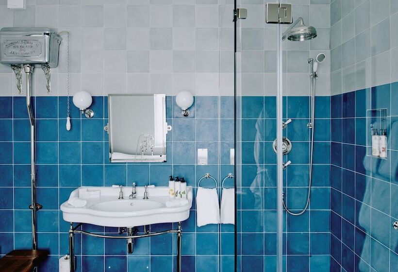 سوییت, Artist Residence London