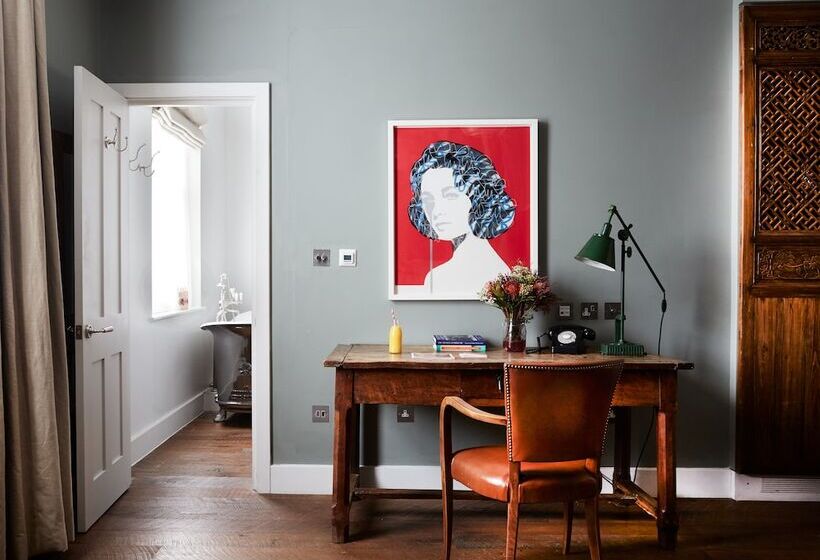 سوییت, Artist Residence London