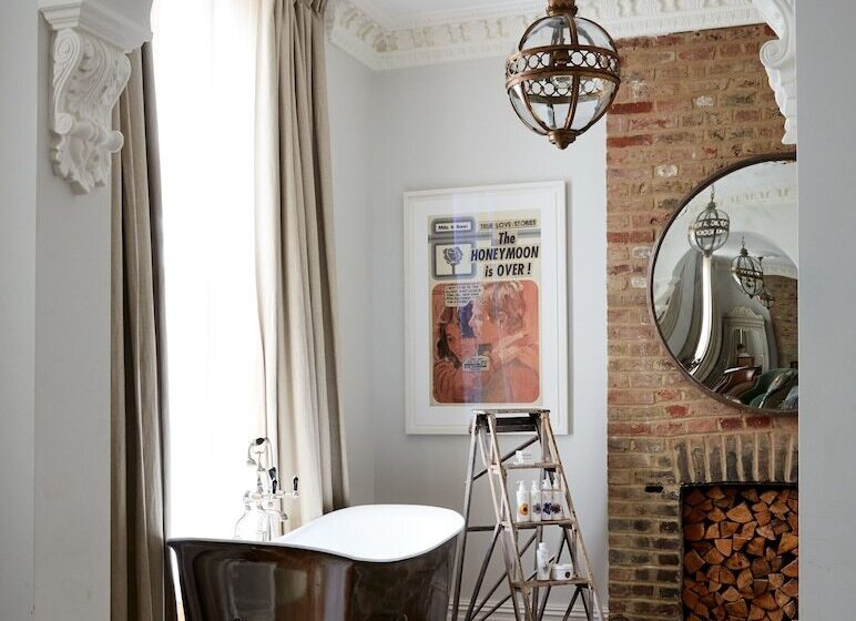 سوییت سوپریور, Artist Residence London