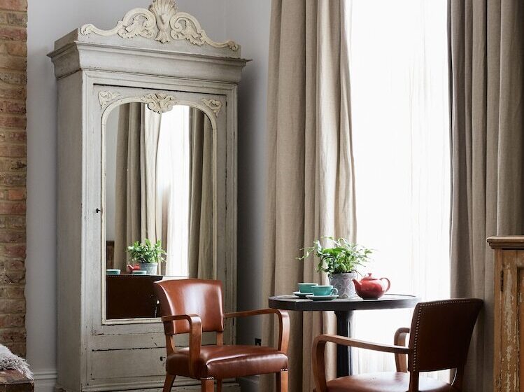 سوییت سوپریور, Artist Residence London